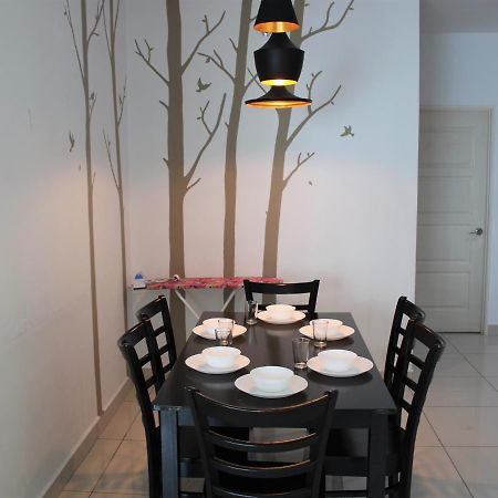 Mansion One Seaview Georgetown 2Br 6 Pax Apartment Exterior photo